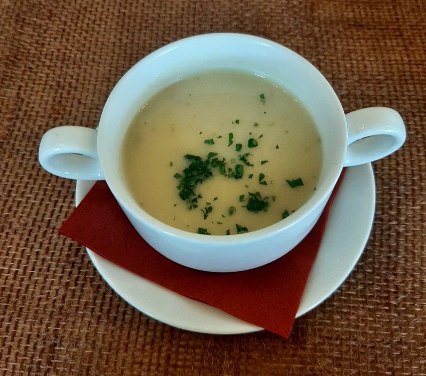 Potato cream soup (Erdäpfelcremesuppe)