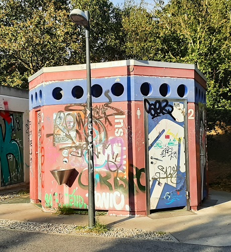 4005 Public Toilet