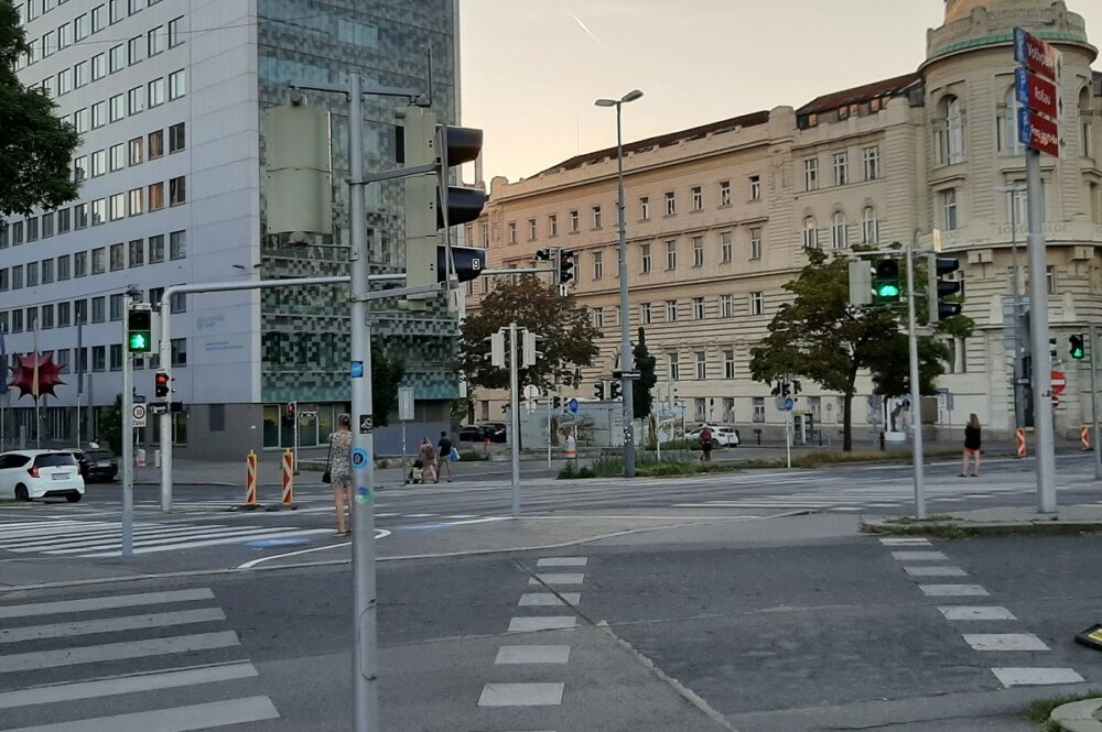 Traffic Lights in Vienna Slider