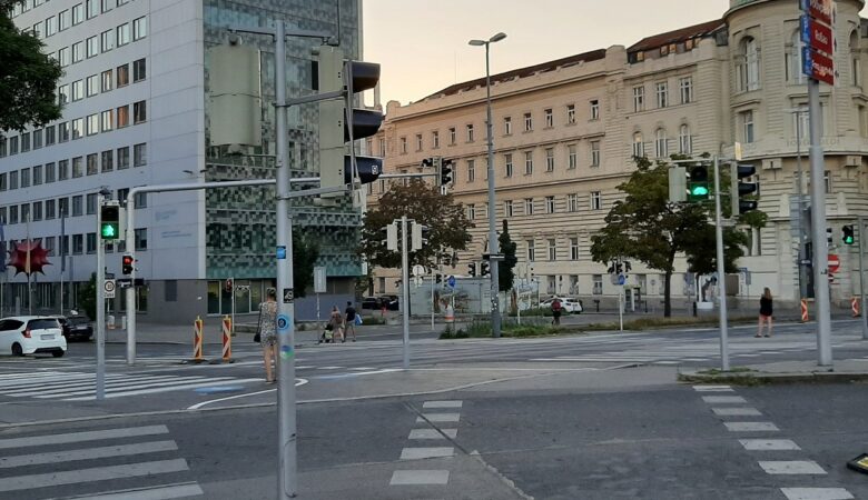 Traffic Lights in Vienna Slider