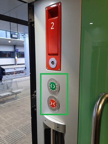 Train door - Buttons inside