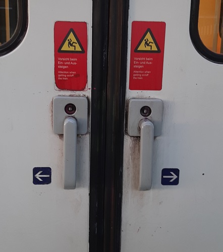 Train door - Lever outside sample 1