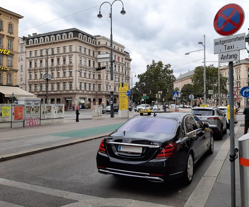 Transportation in Vienna - Taxi Slider Hamido dot at