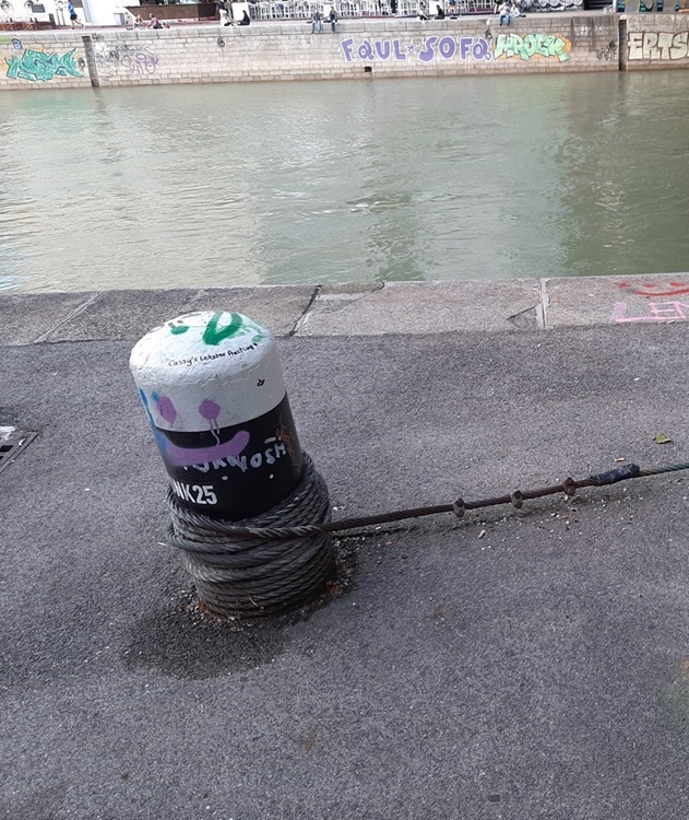 Bollards-Vienna-Donau Kanal