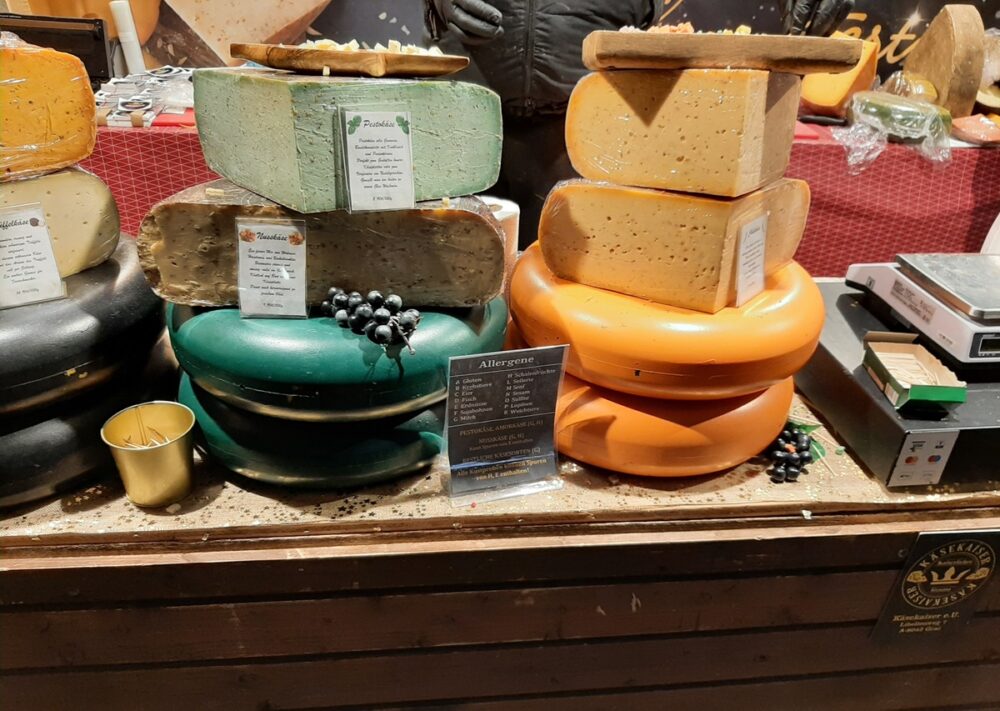 Different types of cheeses in Austria Slider Hamido dot at - Xmas market - Maria-Theresien-Platz 12-2023