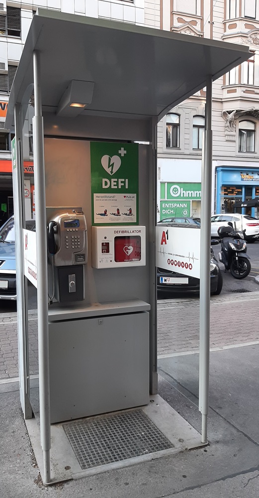 Telephone Kiosks with Defibrillators Vienna